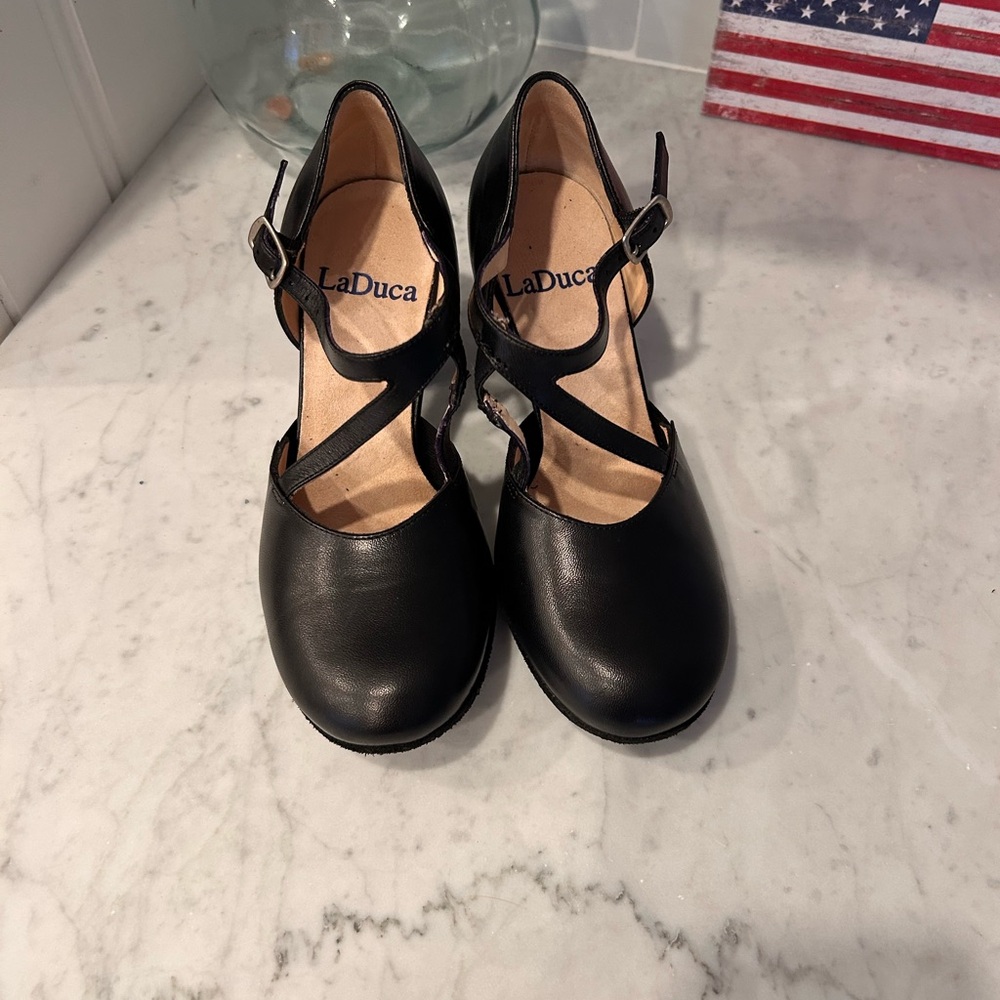 LaDuca Alexis 2.5” New, Never Worn NWT